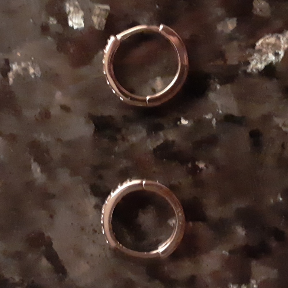 Beautiful vintage 925 silver diamond accent Huggies hoop earrings - Picture 4 of 6